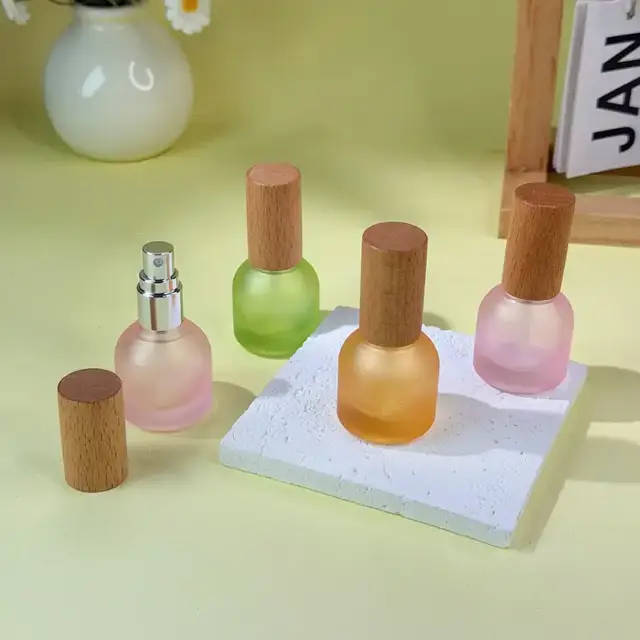 Glass Sample Spray Bottles view 5